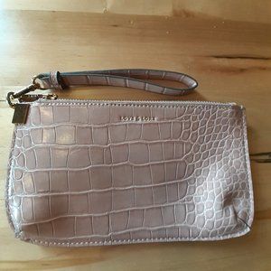 NWOT Love & Lore Pink Blush Faux Alligator Skin Gold Hardware Zip top Wristlet